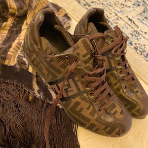 🔥🔥🔥Fendi sneakers size 39🔥🔥🔥